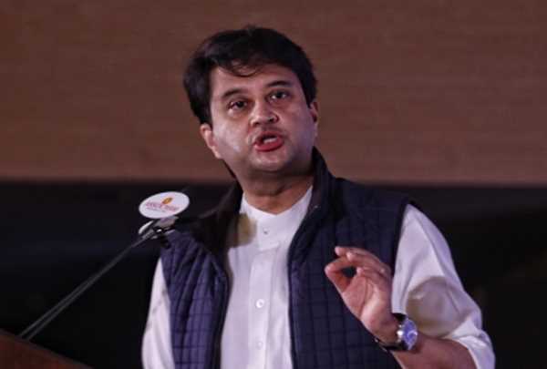 एक लक्ष्मण रेखा है, जिसे एयरलाइंस को पार नहीं करना चाहिए : सिंधिया